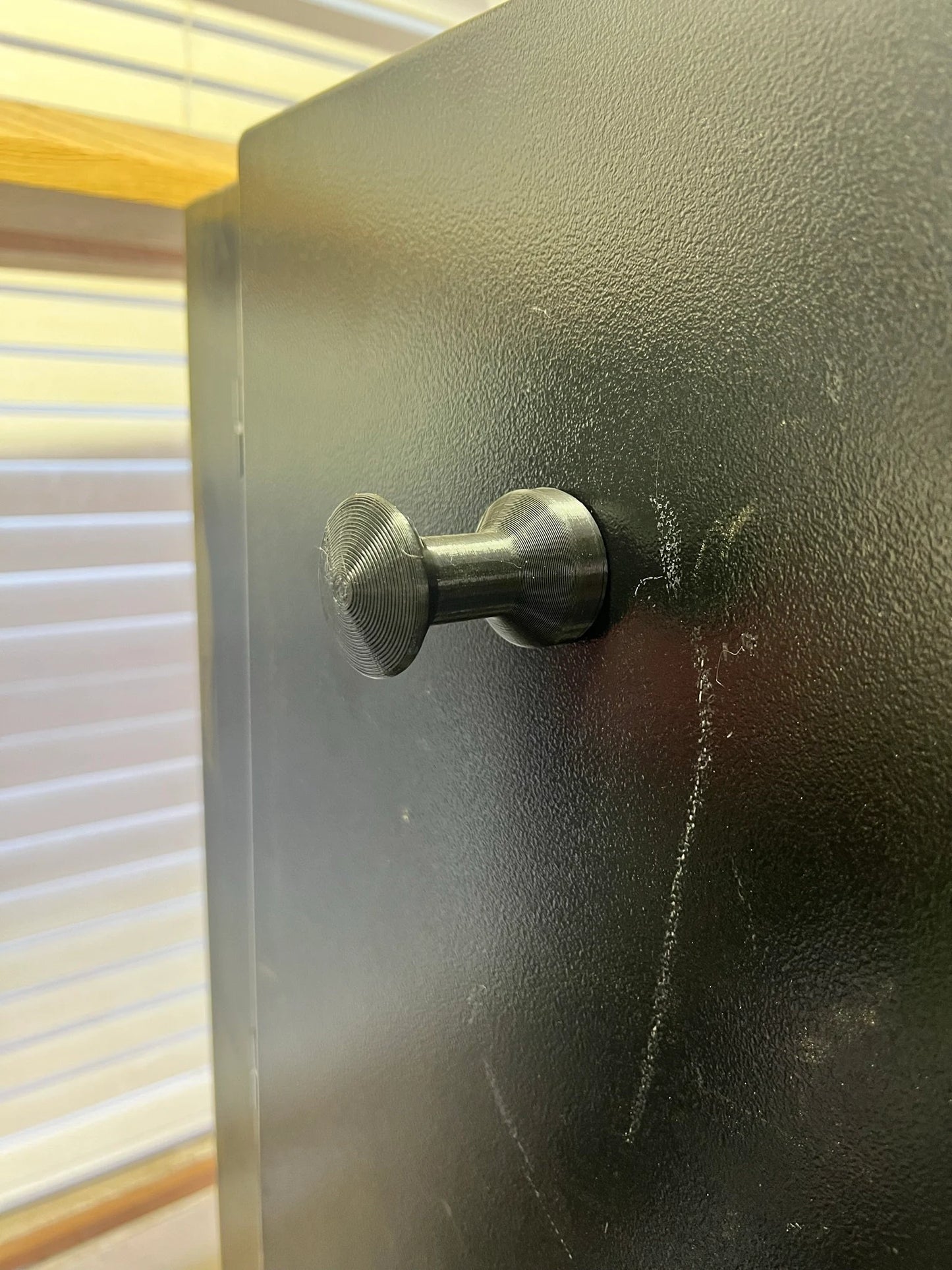 Versatile Magnetic Tool Holder for Bandsaws, Tablesaws, and Beyond