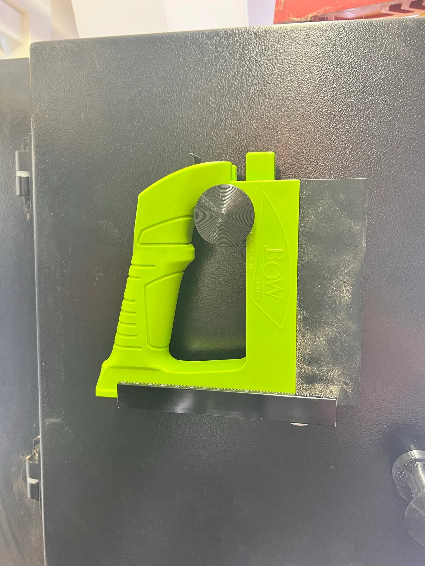 Versatile Magnetic Tool Holder for Bandsaws, Tablesaws, and Beyond