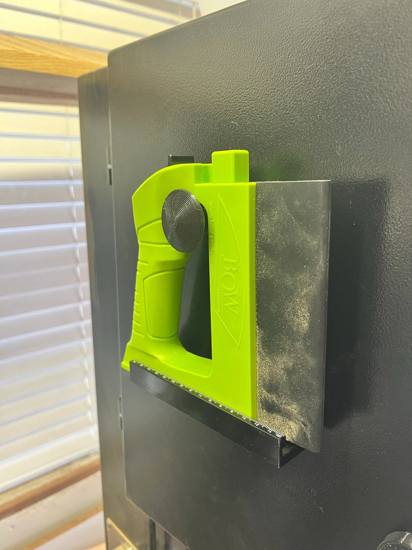 Versatile Magnetic Tool Holder for Bandsaws, Tablesaws, and Beyond